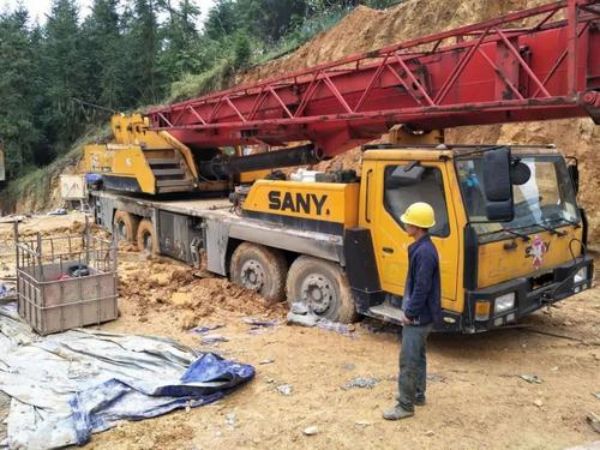 烈山区吊车出租_吊车租赁工作流程中怎样确保安全？
